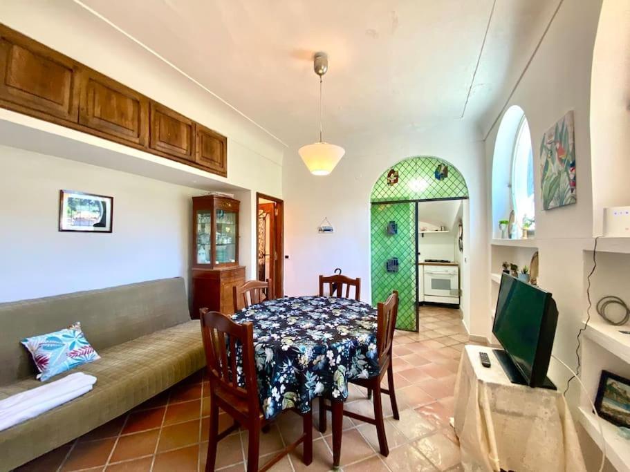 La Bouganville Capri